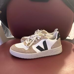 Veja V-10 sneakers